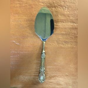 Reed and Barton “Burgundy” pattern sterling silver pastry server